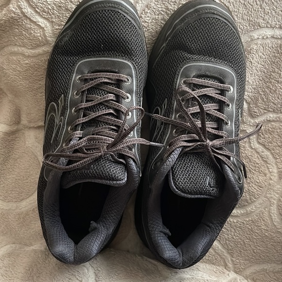 More than comfortable, well worn, well loved gravity defyer walking shoes - Picture 2 of 6